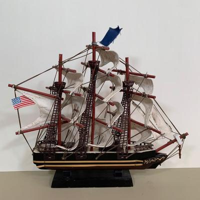 LOT 52 A: Model Ships "Constitution" & "Cutty Sark"