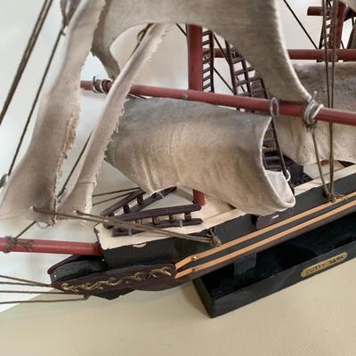 LOT 52 A: Model Ships "Constitution" & "Cutty Sark"