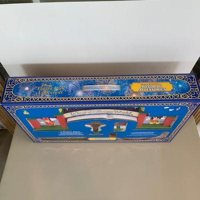 LOT 58 B: NIP Sealed Walt Disney World Disneyland Resort Monorail Accessories Theme Park Collection