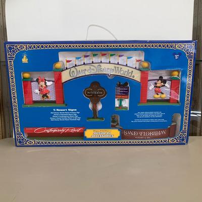 LOT 59 B: NIP Sealed Walt Disney World Disneyland Resort Monorail Accessories Theme Park Collection