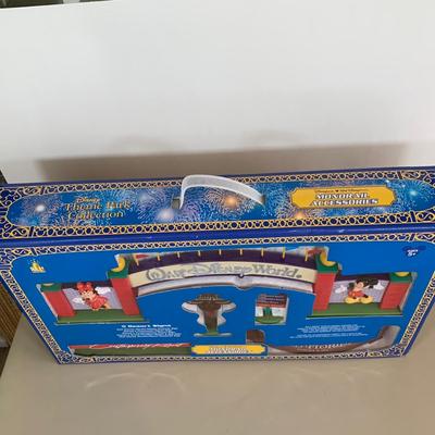 LOT 59 B: NIP Sealed Walt Disney World Disneyland Resort Monorail Accessories Theme Park Collection