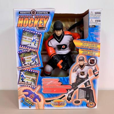 LOT 62 A: 2 NIP SNI NHL Philadelphia Flyers Remote Control Hockey Players