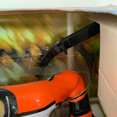 LOT 62 A: 2 NIP SNI NHL Philadelphia Flyers Remote Control Hockey Players