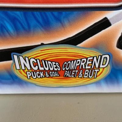 LOT 62 A: 2 NIP SNI NHL Philadelphia Flyers Remote Control Hockey Players