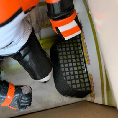 LOT 62 A: 2 NIP SNI NHL Philadelphia Flyers Remote Control Hockey Players