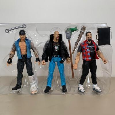 LOT 74 A: Jakks Pacific WWF Back In The Ring Undertaker, Steve Austin, & Steve Foley & F2 Federation Fighters Undertaker...
