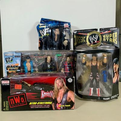 LOT 74 A: Jakks Pacific WWF Back In The Ring Undertaker, Steve Austin, & Steve Foley & F2 Federation Fighters Undertaker...