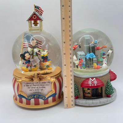 LOT 96A: Musical Snowglobes - Disney USA "Yankee Doodle" & 2000 Macy's Thanksgiving Day Parade
