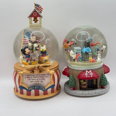 LOT 96A: Musical Snowglobes - Disney USA "Yankee Doodle" & 2000 Macy's Thanksgiving Day Parade