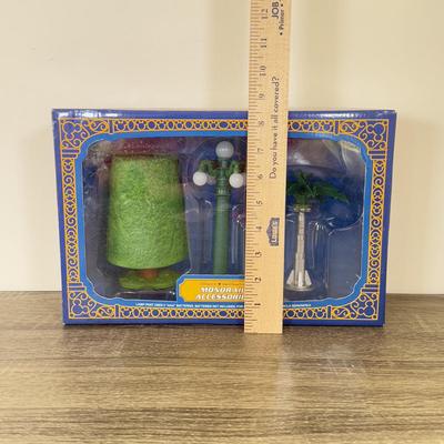 LOT 109B: NIB Disney Theme Park Collection Monorail Accessories