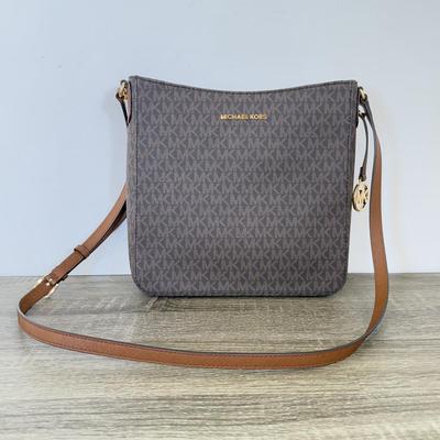 LOT 110A: Michael Kors Jet Set Travel Large Logo Messenger Bag