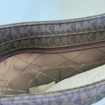 LOT 110A: Michael Kors Jet Set Travel Large Logo Messenger Bag