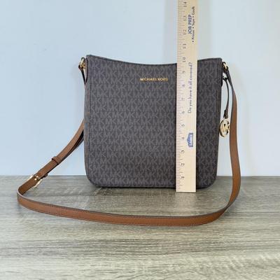 LOT 110A: Michael Kors Jet Set Travel Large Logo Messenger Bag