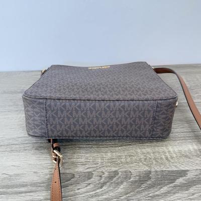 LOT 110A: Michael Kors Jet Set Travel Large Logo Messenger Bag