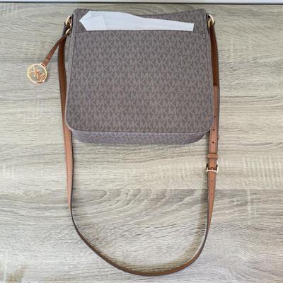 LOT 110A: Michael Kors Jet Set Travel Large Logo Messenger Bag