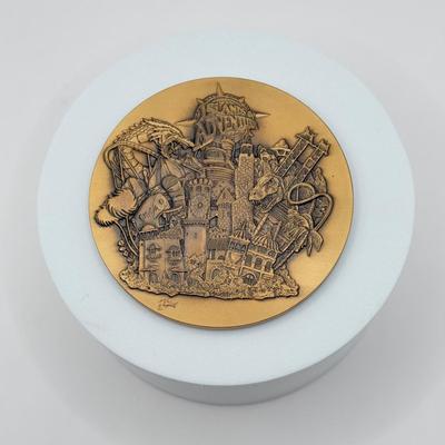 LOT 112J: Summer 1999 Grand Opening Universal Studios Islands of Adventure Coin Medallion in Original Box