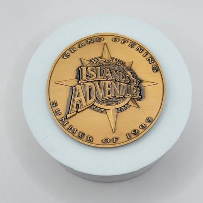 LOT 112J: Summer 1999 Grand Opening Universal Studios Islands of Adventure Coin Medallion in Original Box