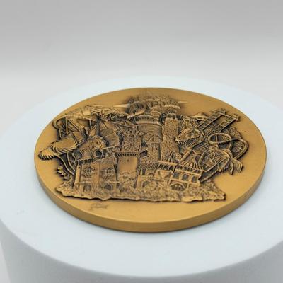 LOT 112J: Summer 1999 Grand Opening Universal Studios Islands of Adventure Coin Medallion in Original Box