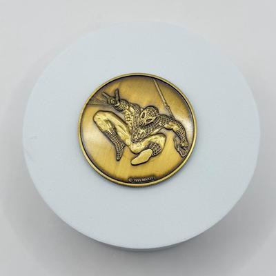 LOT 113J: 1999 Universal Studios Islands of Adventure Marvel Super Hero Island Spider-man Coin Medallion in Original Box