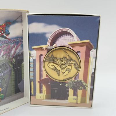 LOT 113J: 1999 Universal Studios Islands of Adventure Marvel Super Hero Island Spider-man Coin Medallion in Original Box