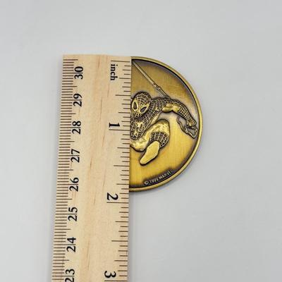 LOT 113J: 1999 Universal Studios Islands of Adventure Marvel Super Hero Island Spider-man Coin Medallion in Original Box