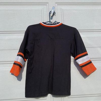 LOT 150 B: NHL Philadelphia Flyers 1995 Bear Hockey Player Stocking & Junior Size Medium (10 - 12) Quarter Sleeve T-Shirt
