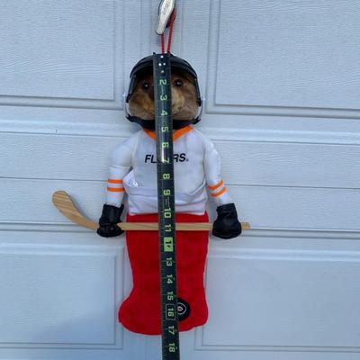 LOT 150 B: NHL Philadelphia Flyers 1995 Bear Hockey Player Stocking & Junior Size Medium (10 - 12) Quarter Sleeve T-Shirt