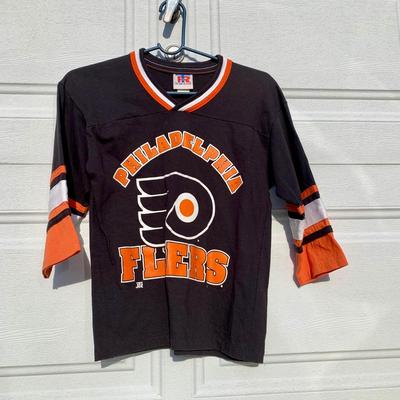 LOT 150 B: NHL Philadelphia Flyers 1995 Bear Hockey Player Stocking & Junior Size Medium (10 - 12) Quarter Sleeve T-Shirt