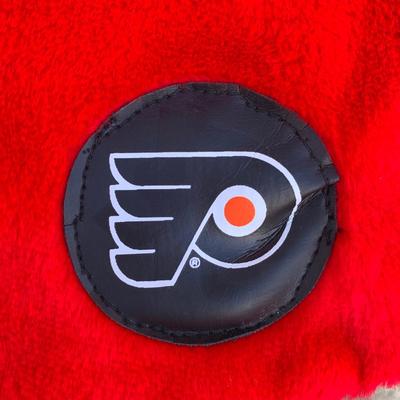 LOT 150 B: NHL Philadelphia Flyers 1995 Bear Hockey Player Stocking & Junior Size Medium (10 - 12) Quarter Sleeve T-Shirt