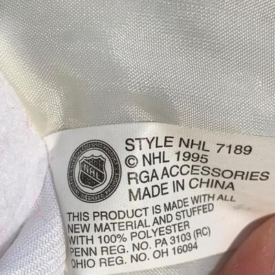 LOT 150 B: NHL Philadelphia Flyers 1995 Bear Hockey Player Stocking & Junior Size Medium (10 - 12) Quarter Sleeve T-Shirt