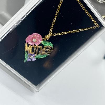 LOT 181J: Mixed Collection of Goldtone and Silvertone Costume Necklaces