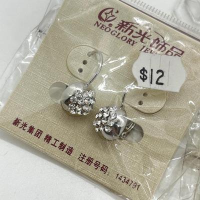 LOT 184J: New in Package Earrings