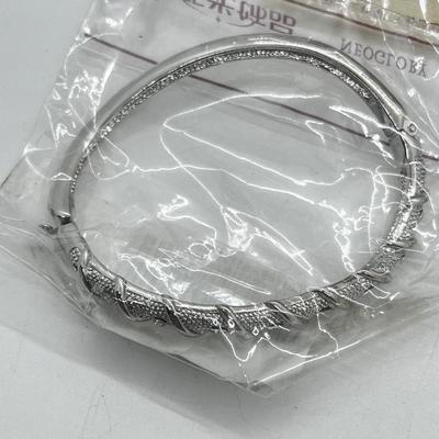 LOT 184J: New in Package Earrings