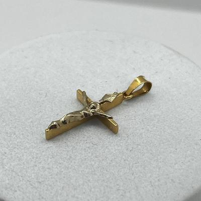 LOT 194J: 14K Yellow Gold Crucifix Pendant