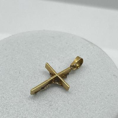 LOT 194J: 14K Yellow Gold Crucifix Pendant
