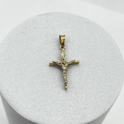 LOT 194J: 14K Yellow Gold Crucifix Pendant