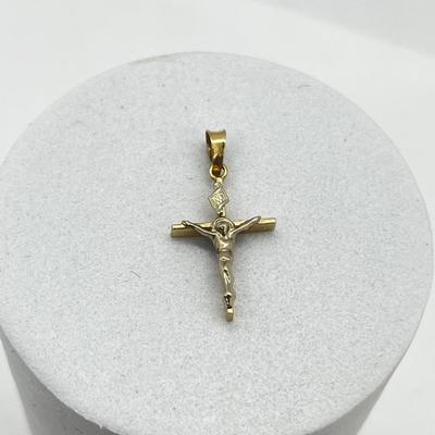 LOT 194J: 14K Yellow Gold Crucifix Pendant