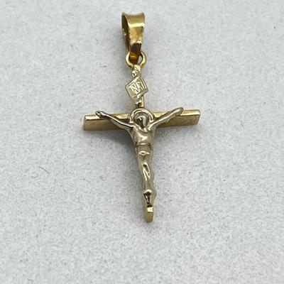 LOT 194J: 14K Yellow Gold Crucifix Pendant