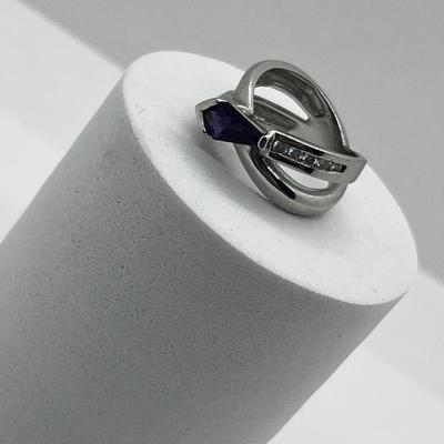 LOT 208J: 14K White Gold and Purple Gemstone Size 7.5 Ring