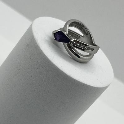 LOT 208J: 14K White Gold and Purple Gemstone Size 7.5 Ring