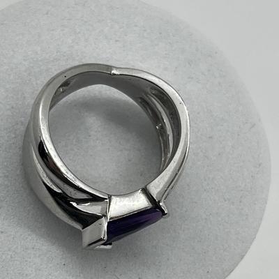 LOT 208J: 14K White Gold and Purple Gemstone Size 7.5 Ring