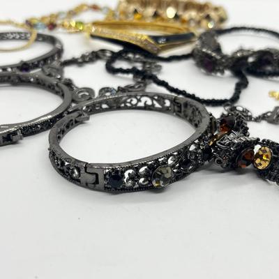 LOT 220J: Large Bracelet Collection
