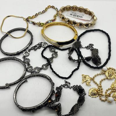 LOT 220J: Large Bracelet Collection