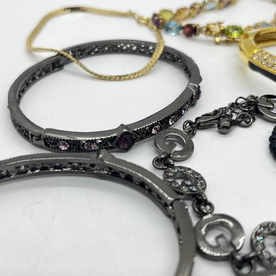 LOT 220J: Large Bracelet Collection