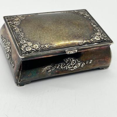 LOT 229J: 10K Yellow Gold 18" Chain with Heart Pendant-2.37 GTW