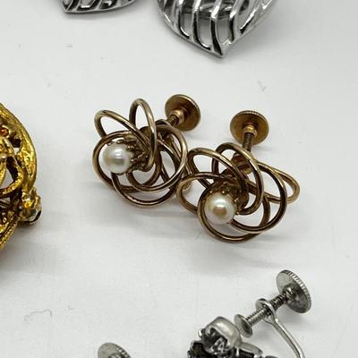 LOT 231J: Collection of Screw Back Earrings, Pendants and Pins