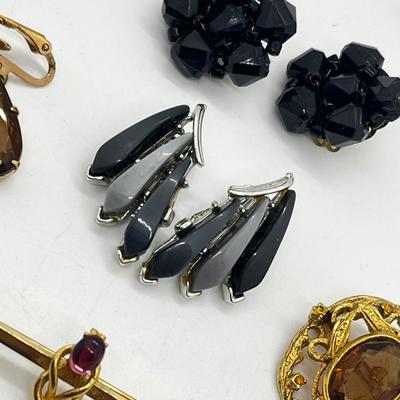 LOT 231J: Collection of Screw Back Earrings, Pendants and Pins