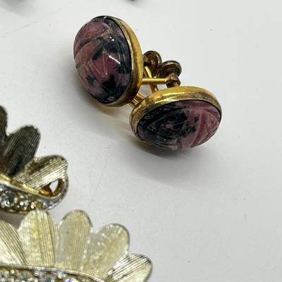 LOT 231J: Collection of Screw Back Earrings, Pendants and Pins