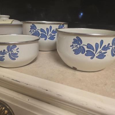 Pfaltzgraff bowls Yorktowne vintage