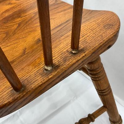 Lot P 642 Six Vintage Richardson Brothers Company Oak, Windsor Country Style Dining Room Chairs, Spindle